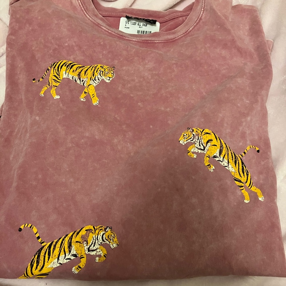 NWT Tiger 🐅 Tee shirt small